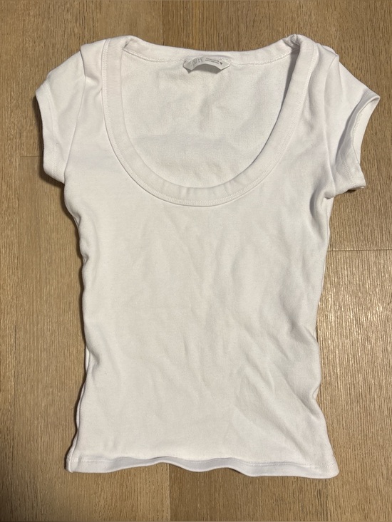 Zara Tops - Zara white scoop neck tee